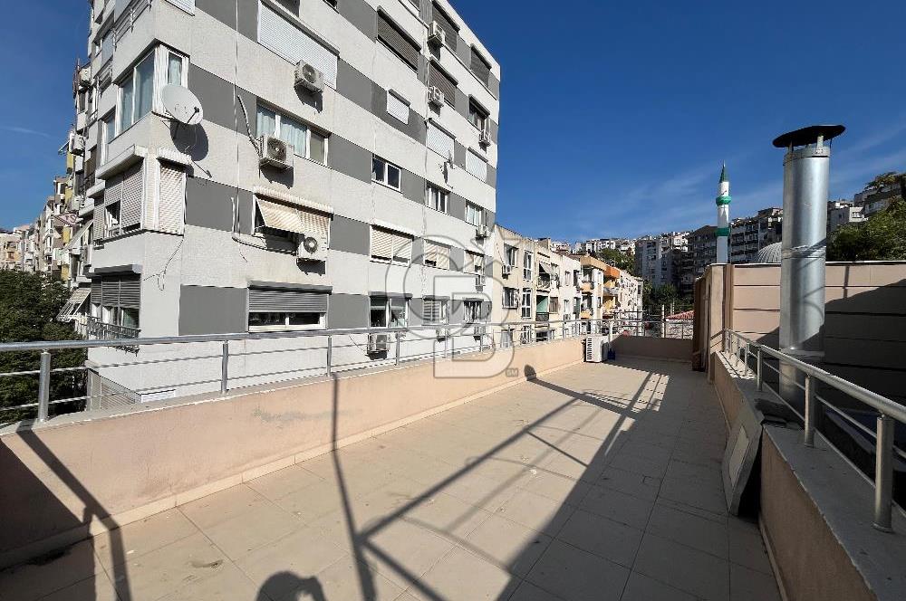 Konak Karataş'ta Merkezi Konumda Satılık Komple Ticari Bina