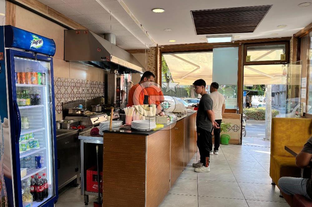 Konak Karataş'ta Merkezi Konumda Satılık Komple Ticari Bina