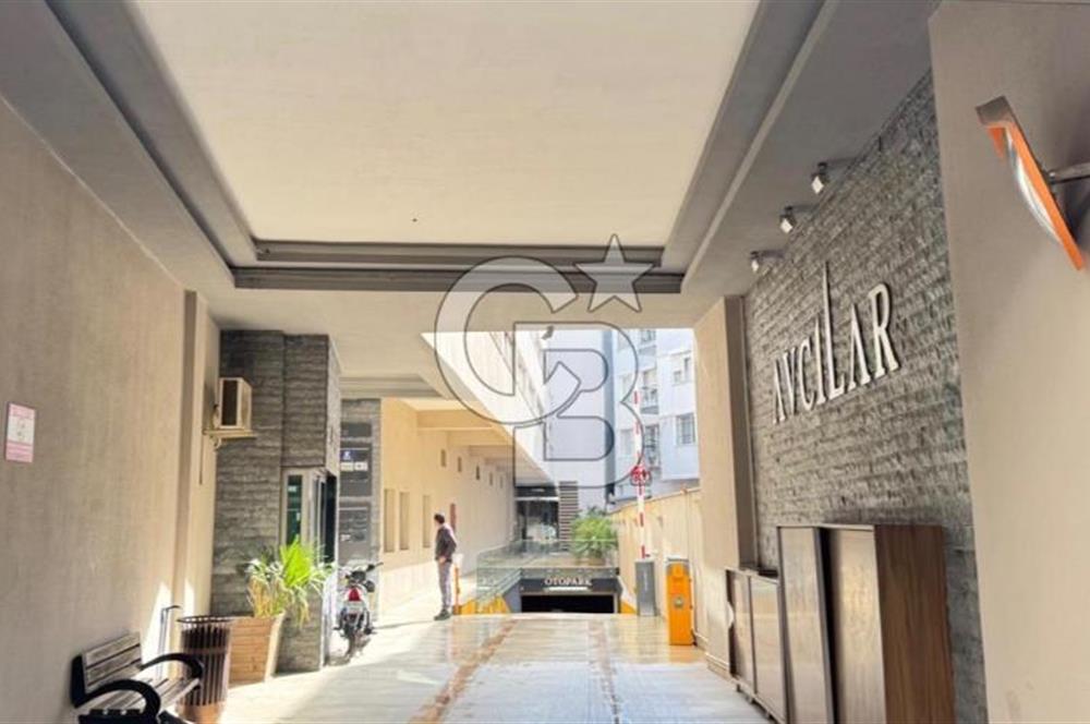 bayraklı'da satılık cadde üzeri dükkan