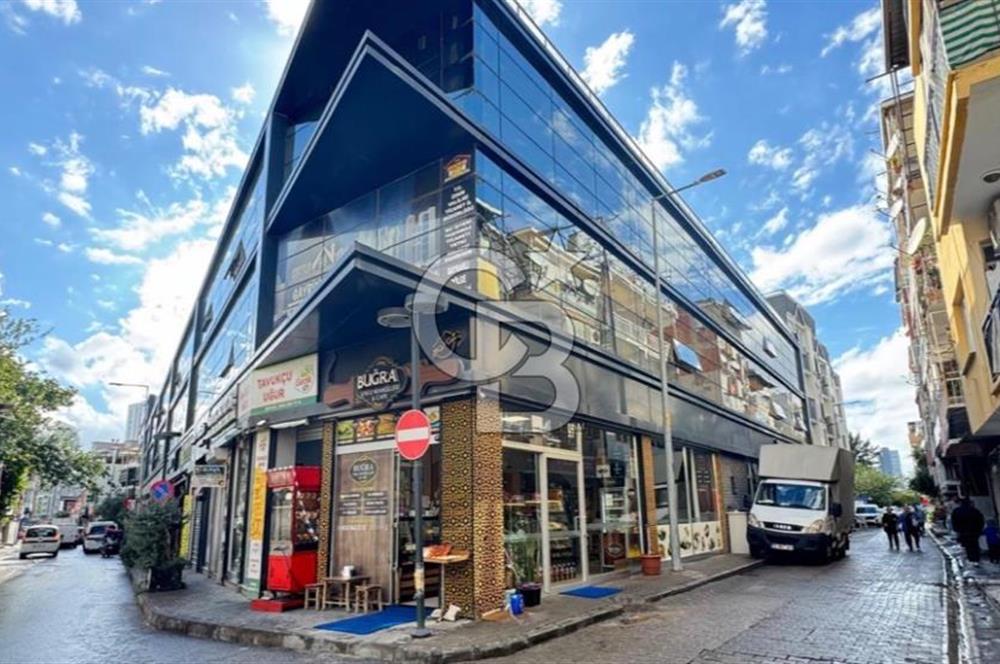 bayraklı'da satılık cadde üzeri dükkan