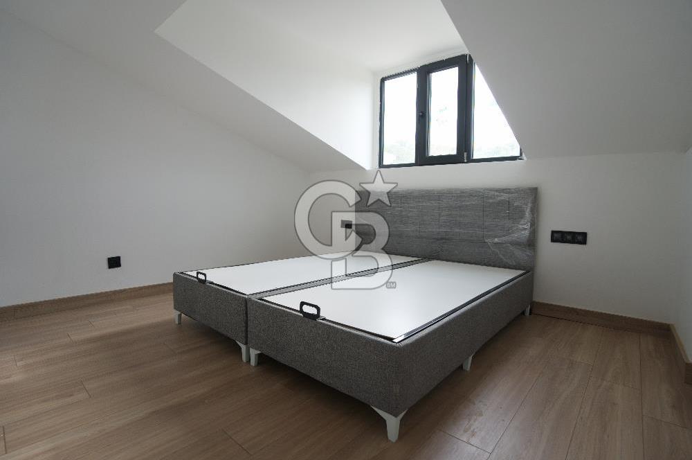 Alaçatı Port Invictus’ta 3+1 Triplex 165m2 Satılık Daire