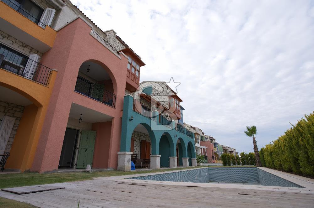 Alaçatı Port Invictus’ta 3+1 Triplex 165m2 Satılık Daire