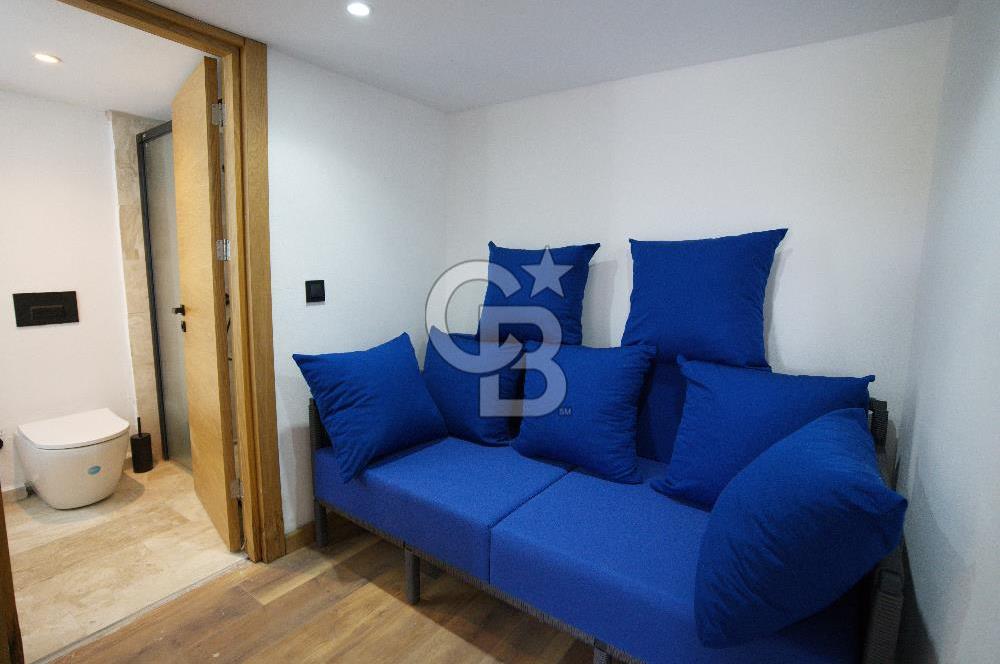 Alaçatı Port Invictus’ta 3+1 Triplex 165m2 Satılık Daire