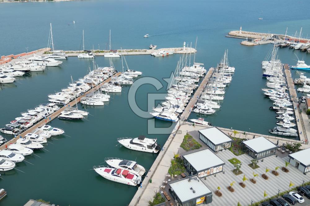 Alaçatı Port Invictus’ta 3+1 Triplex 165m2 Satılık Daire