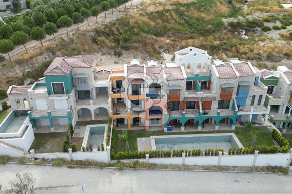 Alaçatı Port Invictus’ta 3+1 Triplex 165m2 Satılık Daire