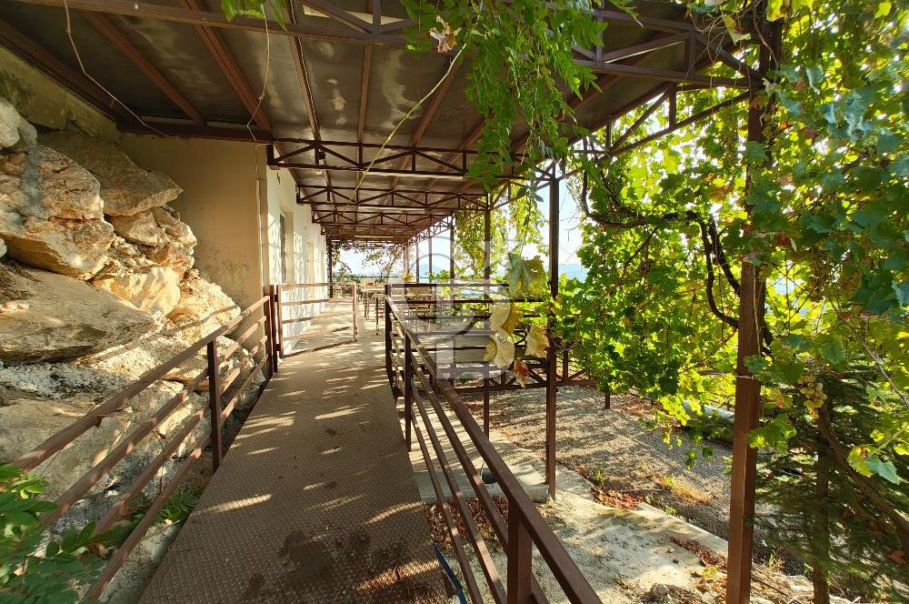 Toroslar'da Satılık Restoran Bahçeli ve Konut Alanlı