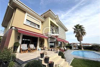 BALIKESİR DEĞİRMEN BOĞAZI SİTESİNDE SATILIK HAVUZLU LÜKS VİLLA