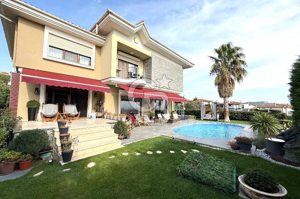 BALIKESİR DEĞİRMEN BOĞAZI SİTESİNDE SATILIK HAVUZLU LÜKS VİLLA