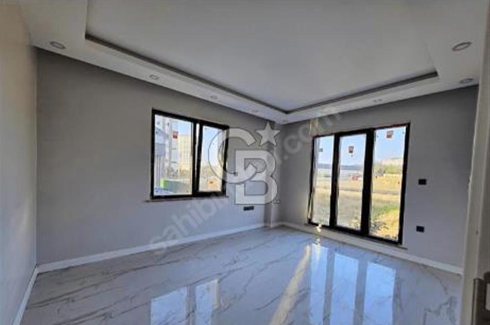 ARNAVUTKÖY HADIMKÖY' DE SATILIK MÜSTAKİL HAVUZLU VİLLA