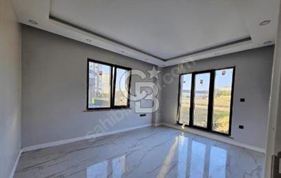 ARNAVUTKÖY HADIMKÖY' DE SATILIK MÜSTAKİL HAVUZLU VİLLA