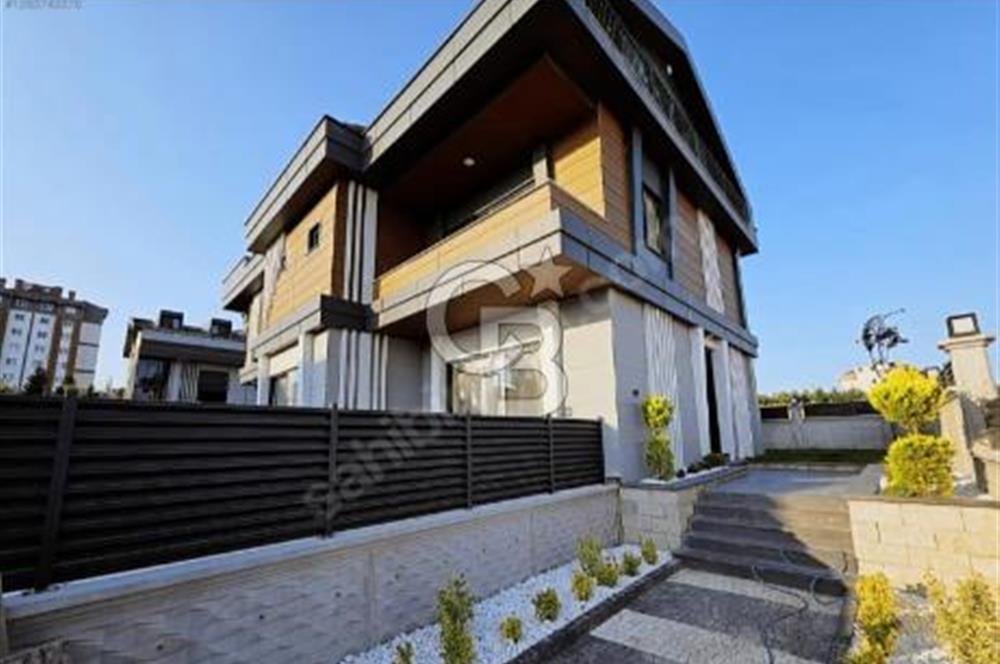 ARNAVUTKÖY HADIMKÖY' DE SATILIK MÜSTAKİL HAVUZLU VİLLA