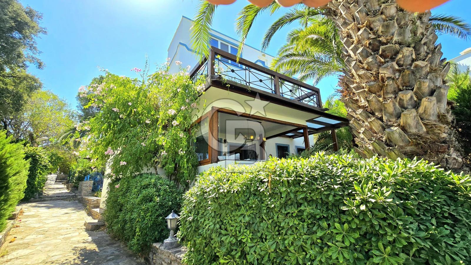 BODRUM TORBA'DA SATILIK BAHÇELİ TRIPLEX MÜSTAKİL EV