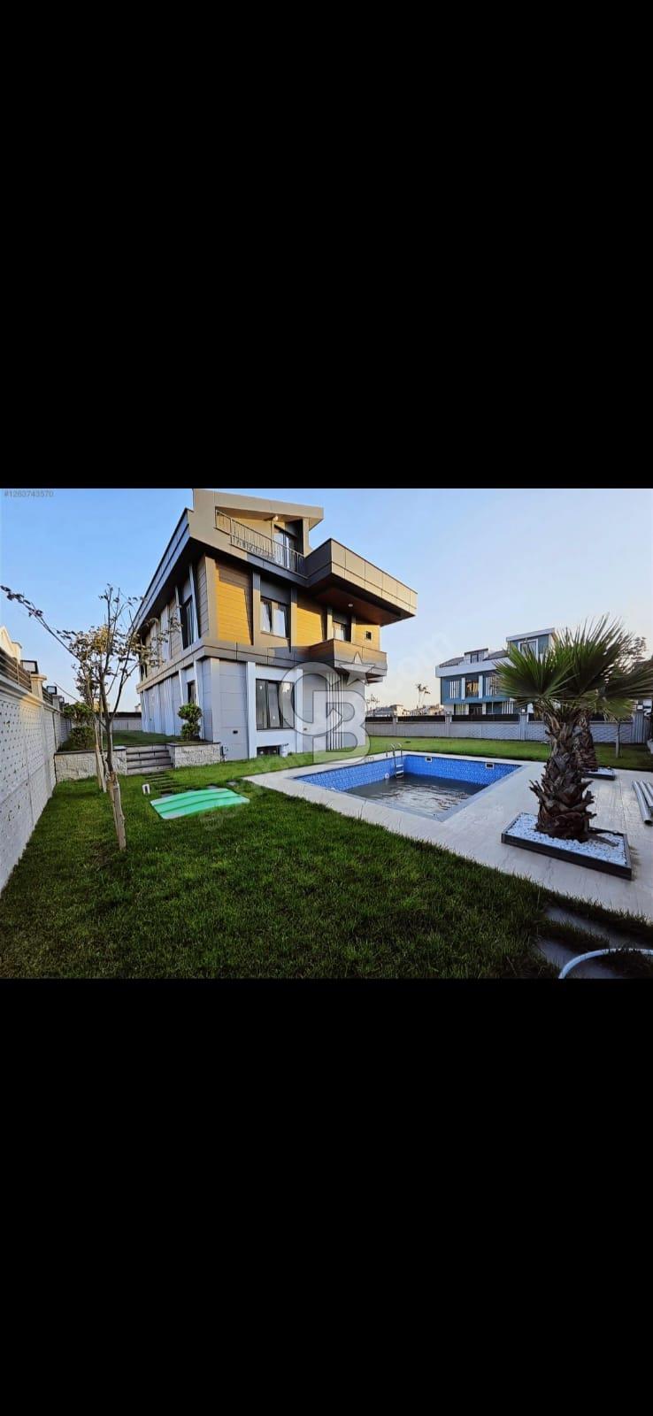 ARNAVUTKÖY HADIMKÖY' DE SATILIK MÜSTAKİL HAVUZLU VİLLA