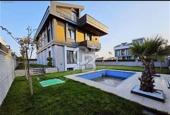 ARNAVUTKÖY HADIMKÖY' DE SATILIK MÜSTAKİL HAVUZLU VİLLA