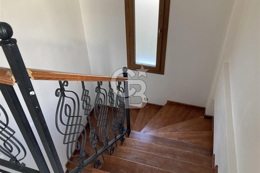 ALTINOLUK MAHALLESİNDE SATILIK 4+1 VİLLA LÜKS