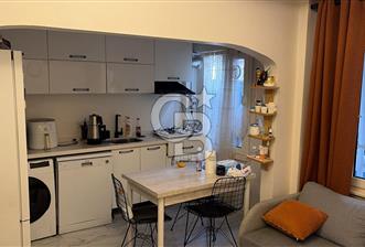 Molla Güranide 1+1 yenilenmiş satılık bahçe katı 