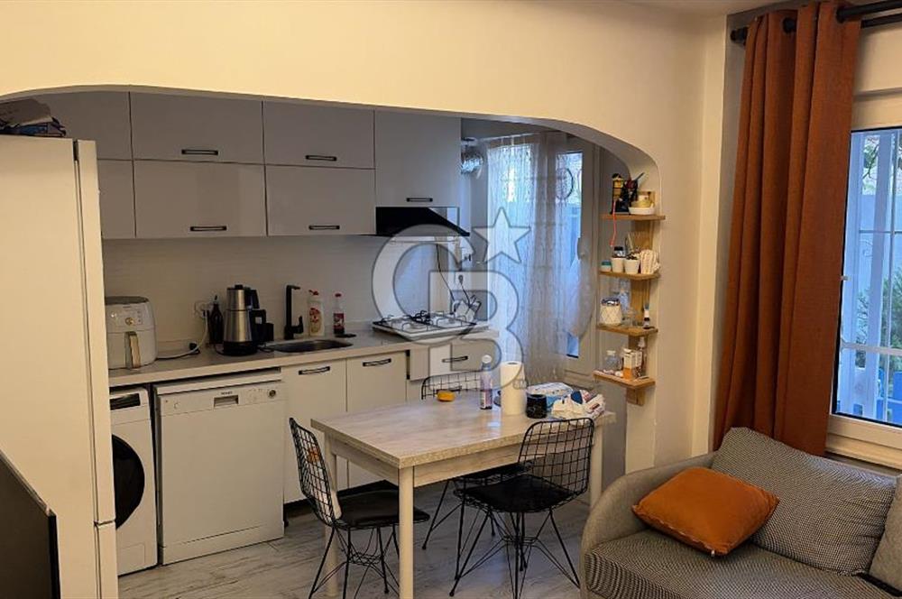Molla Güranide 1+1 yenilenmiş satılık bahçe katı 