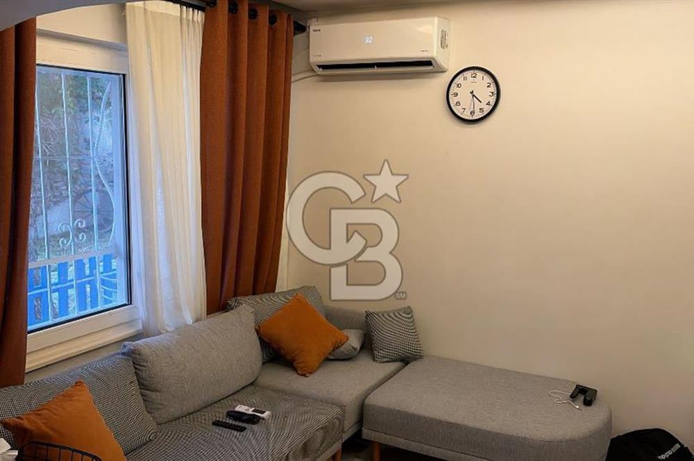 Molla Güranide 1+1 yenilenmiş satılık bahçe katı 