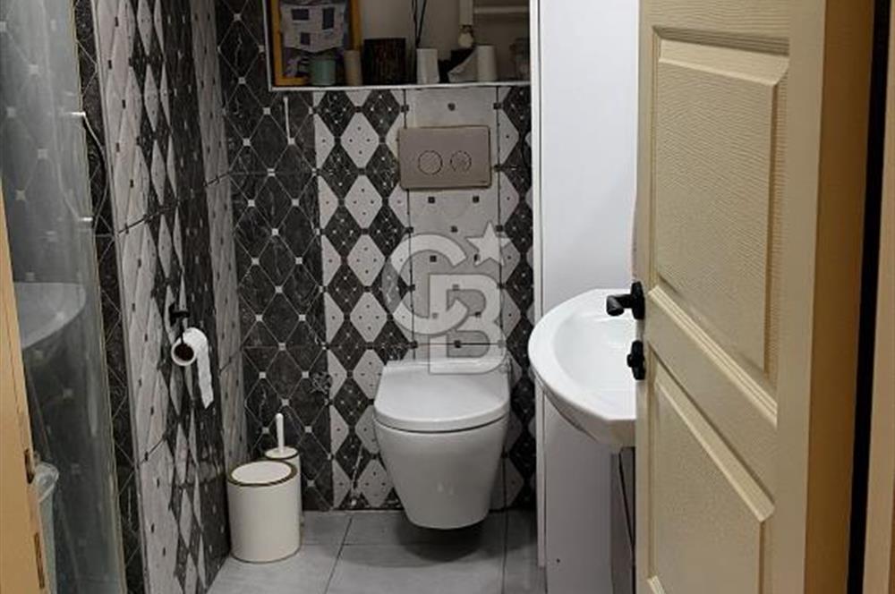 Molla Güranide 1+1 yenilenmiş satılık bahçe katı 