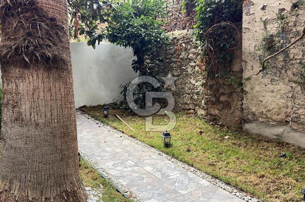 Molla Güranide 1+1 yenilenmiş satılık bahçe katı 