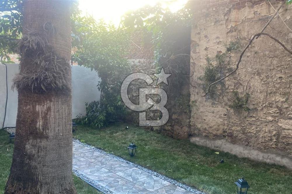 Molla Güranide 1+1 yenilenmiş satılık bahçe katı 