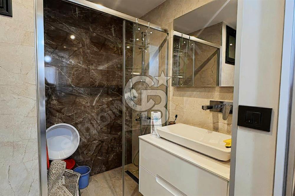 Hatay'da Cadde Üzeri ve Deniz Manzaralı 3+1 Satılık Daire