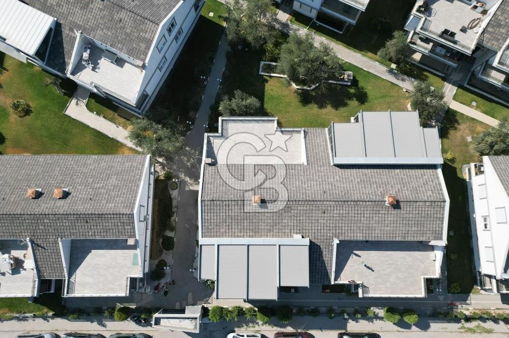 AYVALIK SARIMSAKLIDA 3+1 GENİŞ TERASLI GİYOTİN CAMLI LÜKS DAİRE