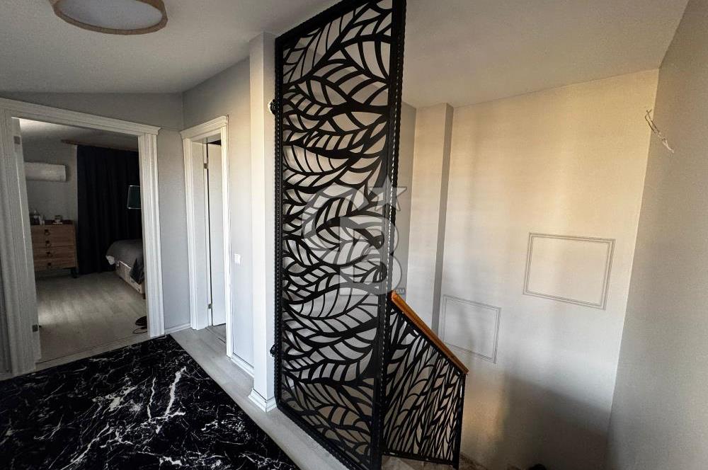 AYVALIK SARIMSAKLIDA 3+1 GENİŞ TERASLI GİYOTİN CAMLI LÜKS DAİRE