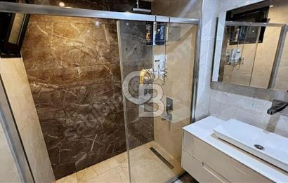 Hatay'da Cadde Üzeri ve Deniz Manzaralı 3+1 Satılık Daire