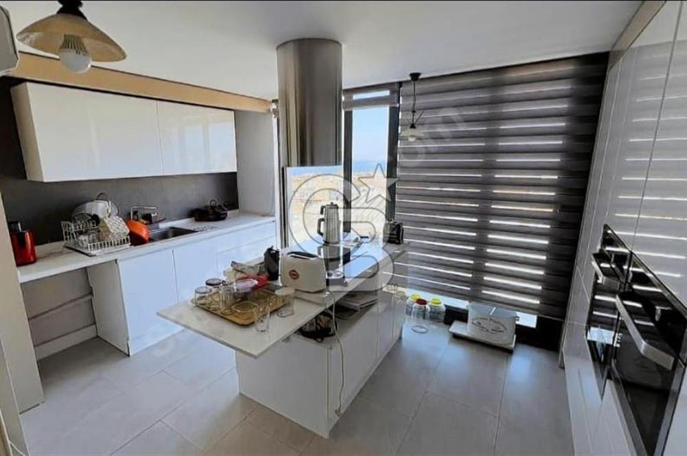 Hatay'da Cadde Üzeri ve Deniz Manzaralı 3+1 Satılık Daire