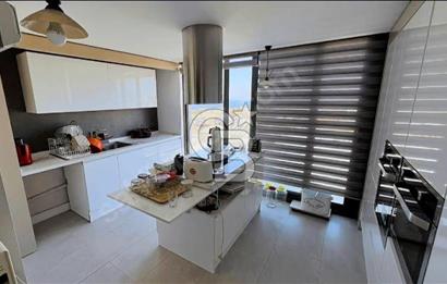 Hatay'da Cadde Üzeri ve Deniz Manzaralı 3+1 Satılık Daire
