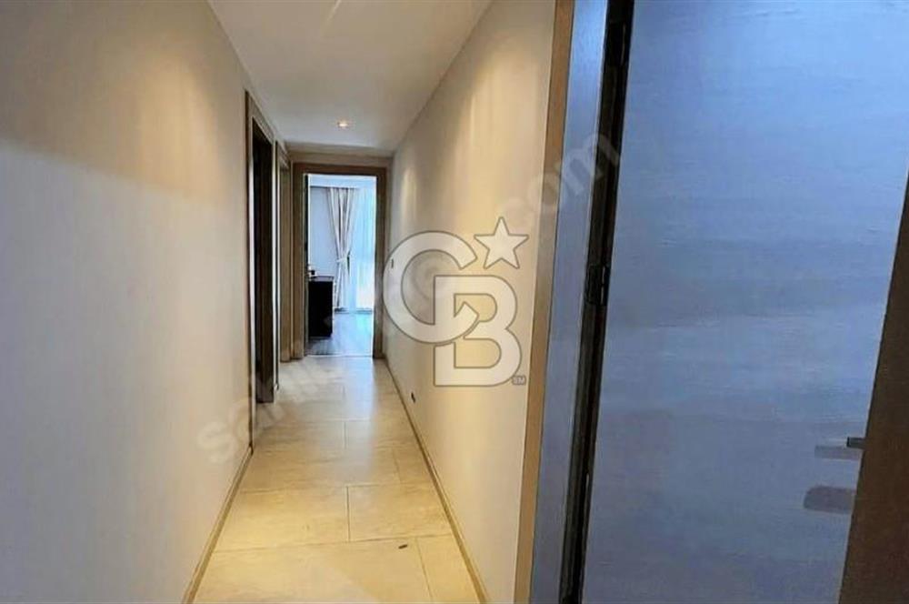 Hatay'da Cadde Üzeri ve Deniz Manzaralı 3+1 Satılık Daire