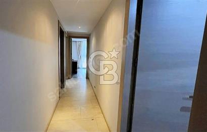 Hatay'da Cadde Üzeri ve Deniz Manzaralı 3+1 Satılık Daire