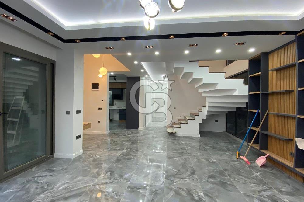 Buca Kaynaklar Merkezde Havuzlu Dubleks 4+1 Satılık Villa