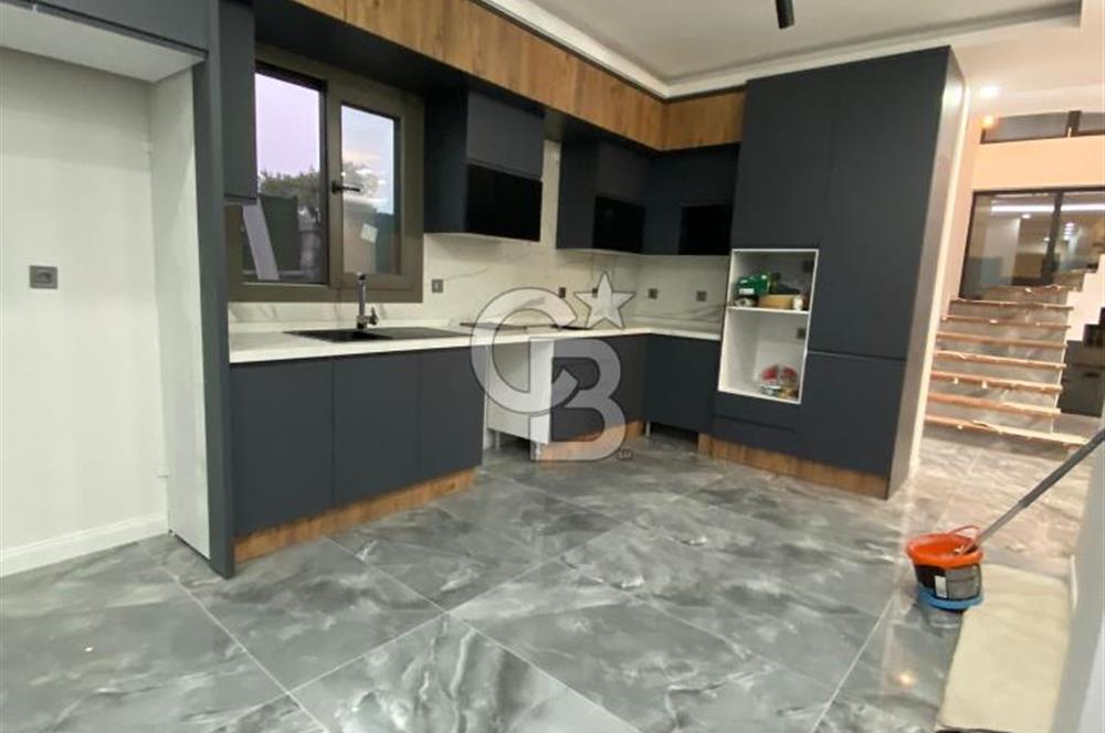 Buca Kaynaklar Merkezde Havuzlu Dubleks 4+1 Satılık Villa