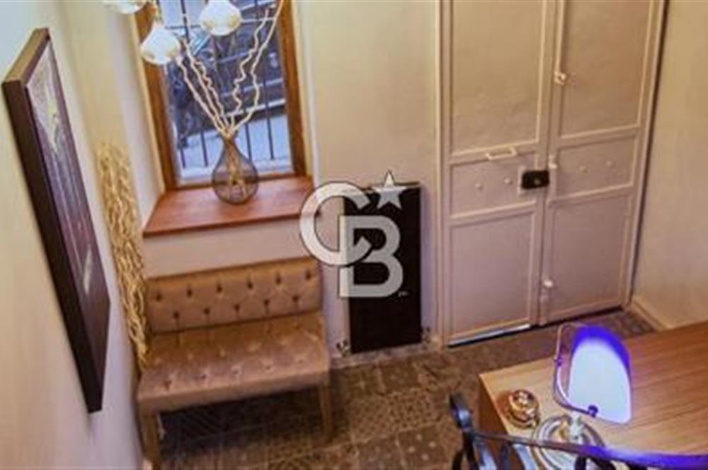 Beyoğlu Billur Sokak’ta 5 Katlı, 8 Odalı Satılık Otel
