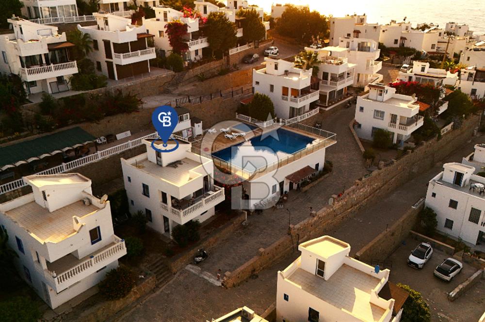 Bodrum Yalıkavakta Deniz Manzaralı Kiralık Dubleks Villa