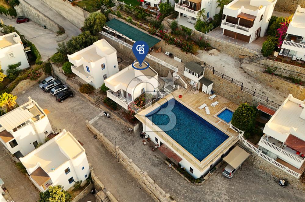 Bodrum Yalıkavakta Deniz Manzaralı Kiralık Dubleks Villa
