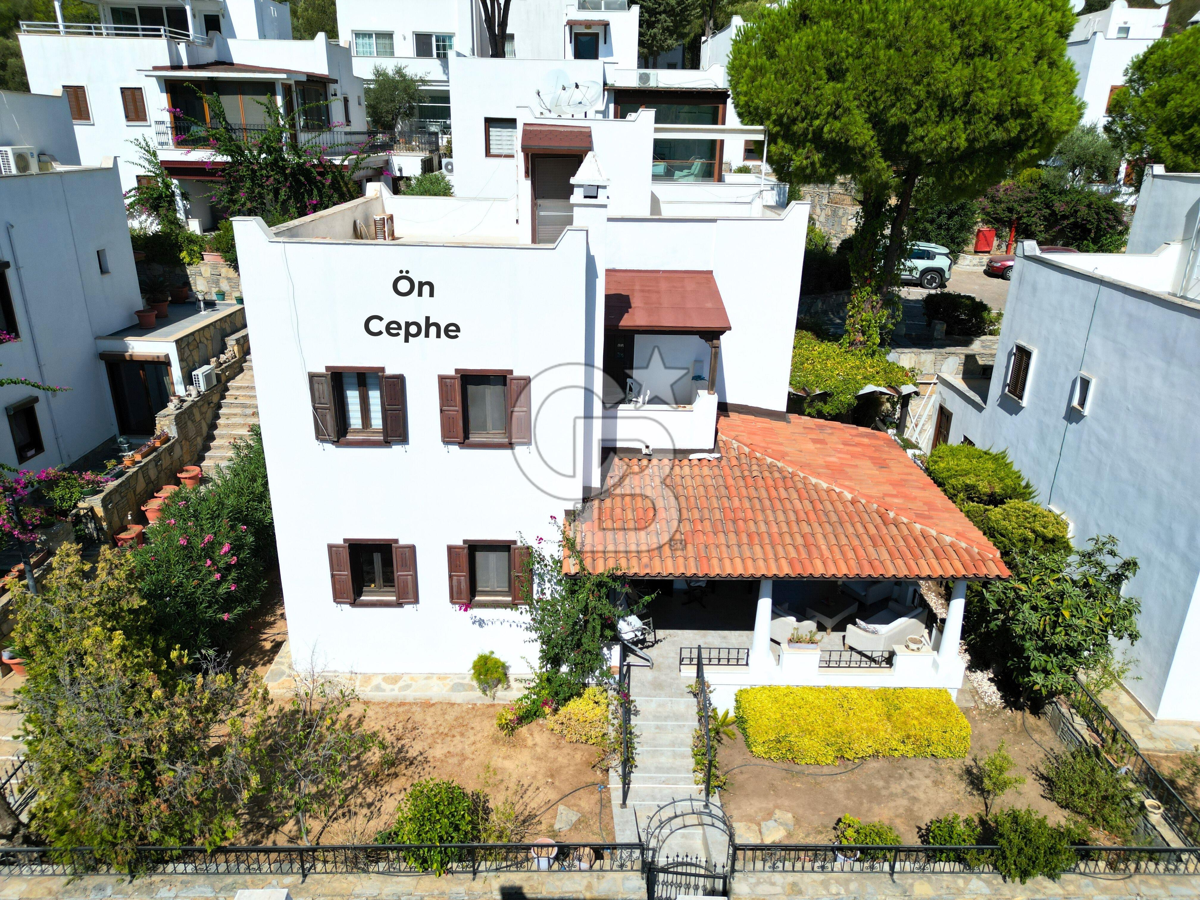 Bodrum Torba 4+1 Dubleks Bahçeli Manzaralı Eşyalı Kiralık Villa