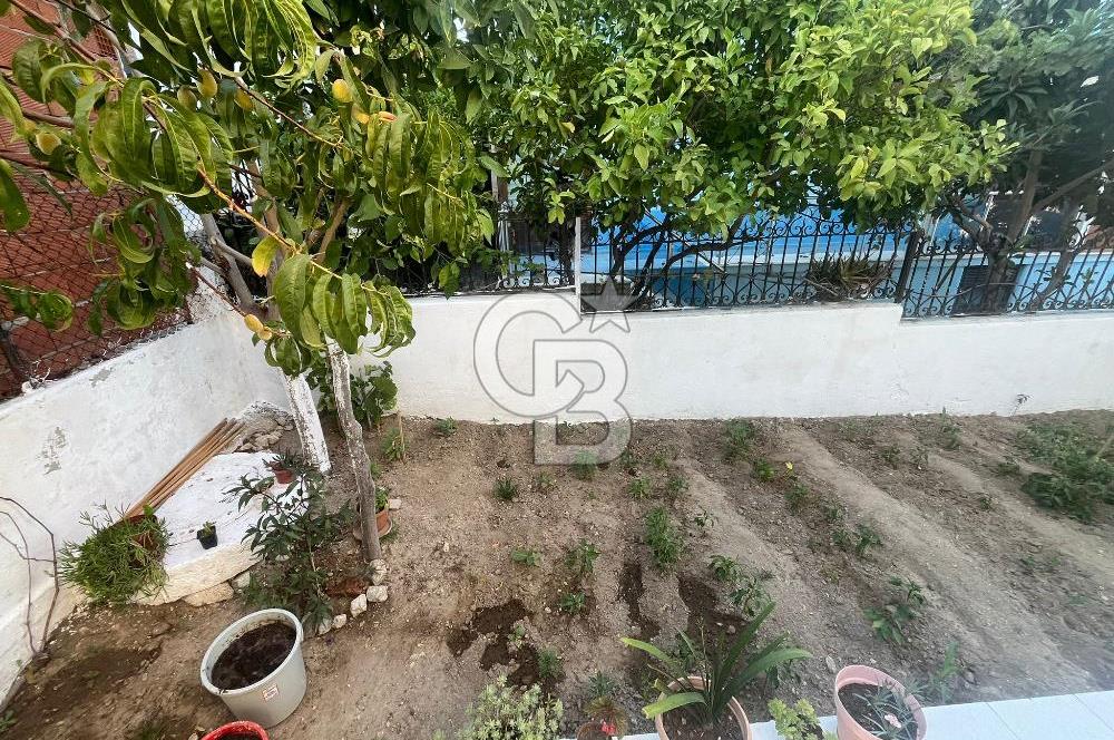 Alaçatı Cadde Üzerinde Tadilatlı Müstakil Satılık 3+1
