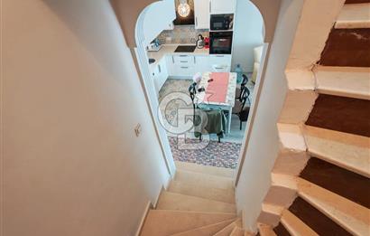 Alaçatı Cadde Üzerinde Tadilatlı Müstakil Satılık 3+1