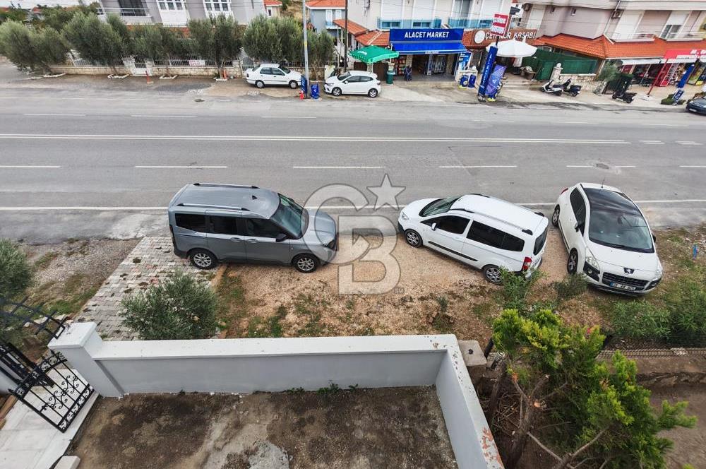 Alaçatı Cadde Üzerinde Tadilatlı Müstakil Satılık 3+1