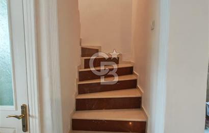 Alaçatı Cadde Üzerinde Tadilatlı Müstakil Satılık 3+1