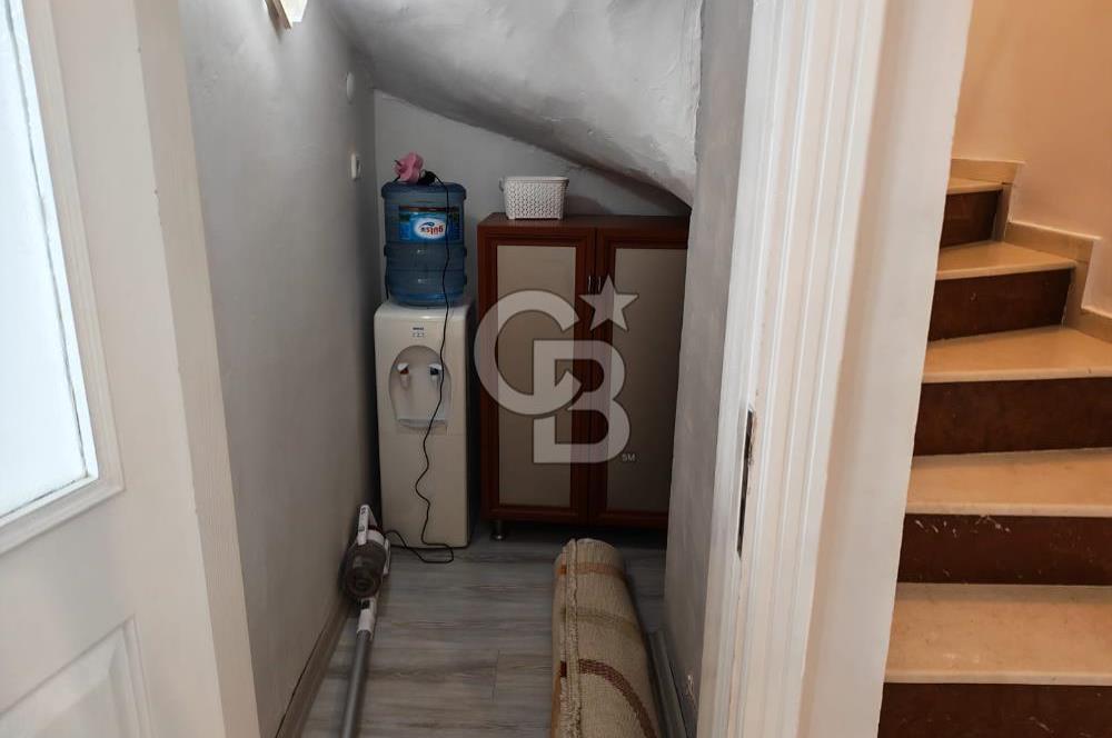 Alaçatı Cadde Üzerinde Tadilatlı Müstakil Satılık 3+1