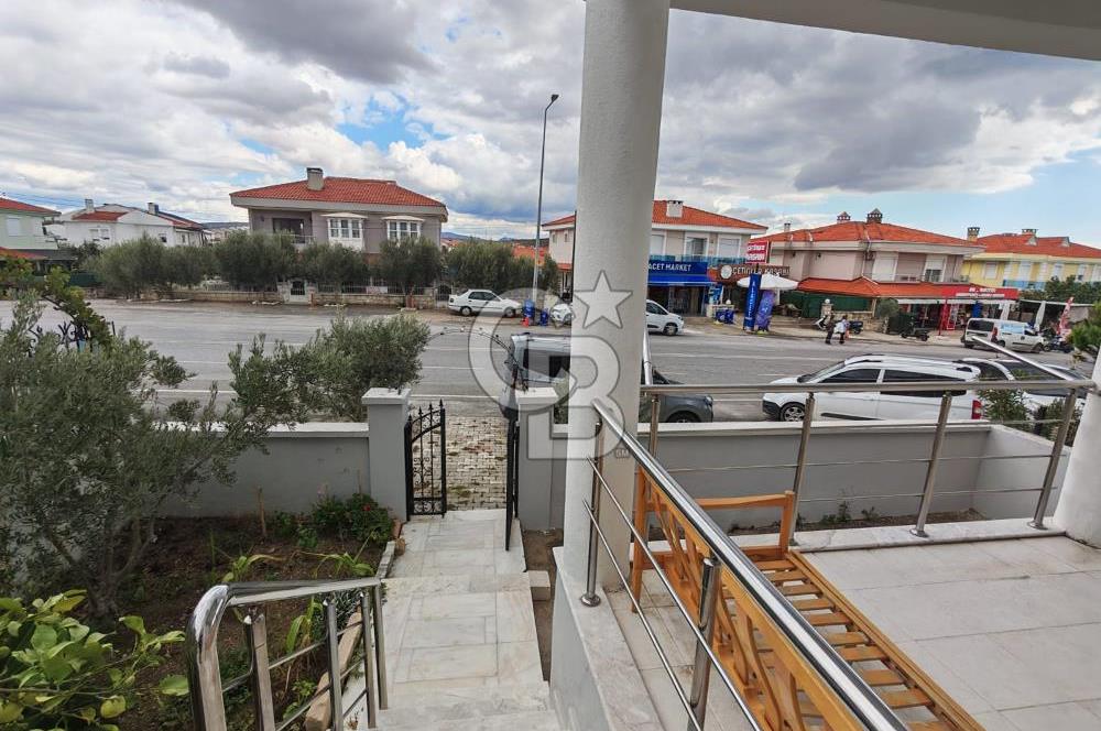 Alaçatı Cadde Üzerinde Tadilatlı Müstakil Satılık 3+1