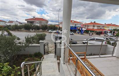 Alaçatı Cadde Üzerinde Tadilatlı Müstakil Satılık 3+1