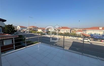 Alaçatı Cadde Üzerinde Tadilatlı Müstakil Satılık 3+1