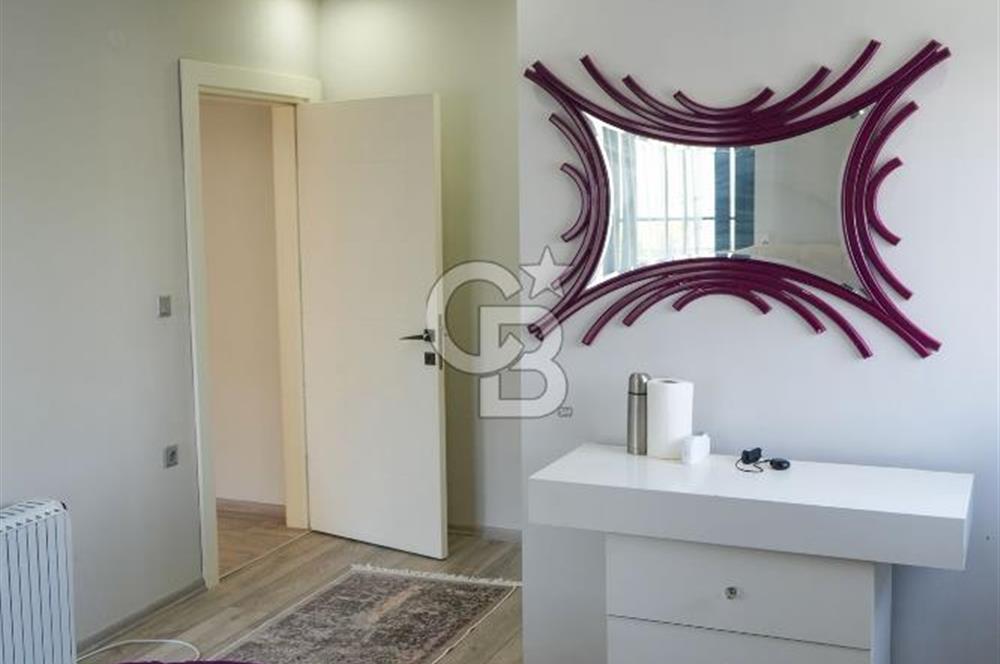 SEFERİHİSAR'DA DENİZE SIFIR 8+1 7 BANYOLU GENİŞ TERASLI DENİZ MANZARALI 450 M2 TRIPLEX VİLLA