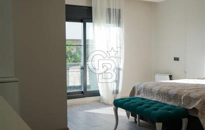 SEFERİHİSAR'DA DENİZE SIFIR 8+1 7 BANYOLU GENİŞ TERASLI DENİZ MANZARALI 450 M2 TRIPLEX VİLLA