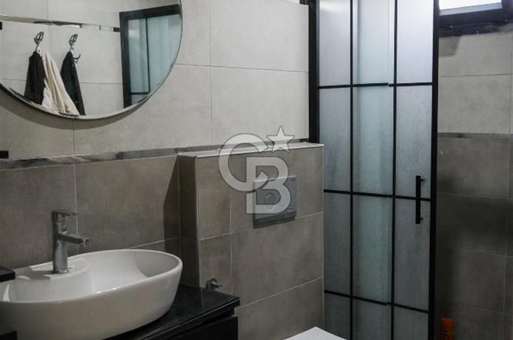 SEFERİHİSAR'DA DENİZE SIFIR 8+1 7 BANYOLU GENİŞ TERASLI DENİZ MANZARALI 450 M2 TRIPLEX VİLLA